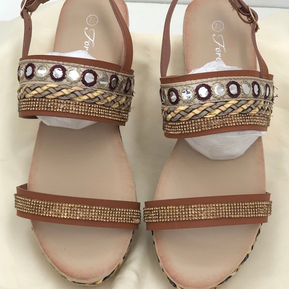 Women's Size 7.5 FOREVER Tan Platform Sandal Boho Style Tribal Look Ankle Strap - Picture 2 of 10